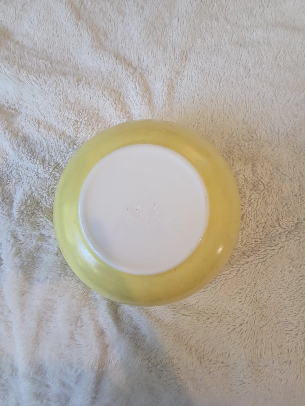 Pyrex 2-Piece Primary Colors Yellow Mixing Bowl Set